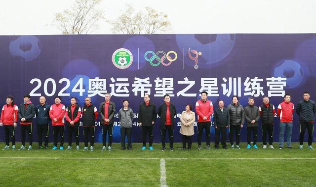 桥本近先立刻点头如捣蒜一般，哭着说：您放心，我一定听您的话、实话实说。